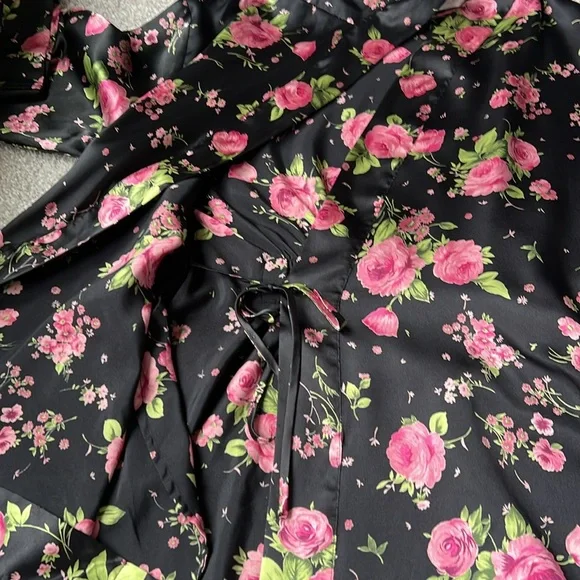 VTG Victoria’s Secret Robe Black Floral Short Wrap self tie belt One size - Picture 11 of 12